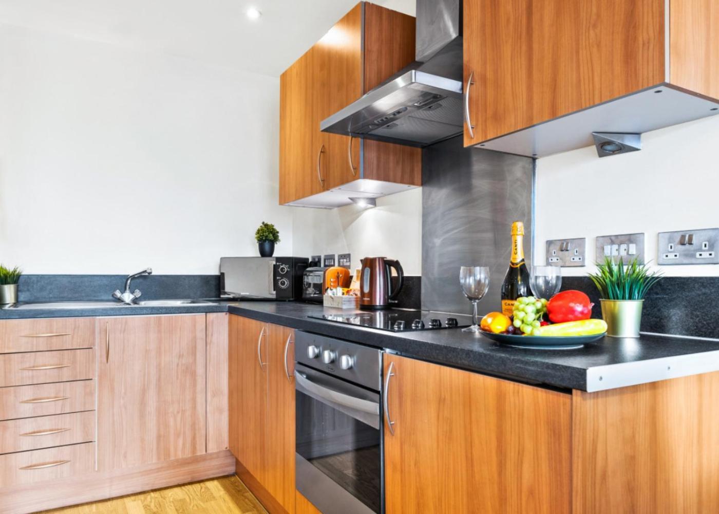 Chinatown - One Bed - Balcony - Secure Parking - Fast Wifi - Birmingham City Centre - 49A 외부 사진