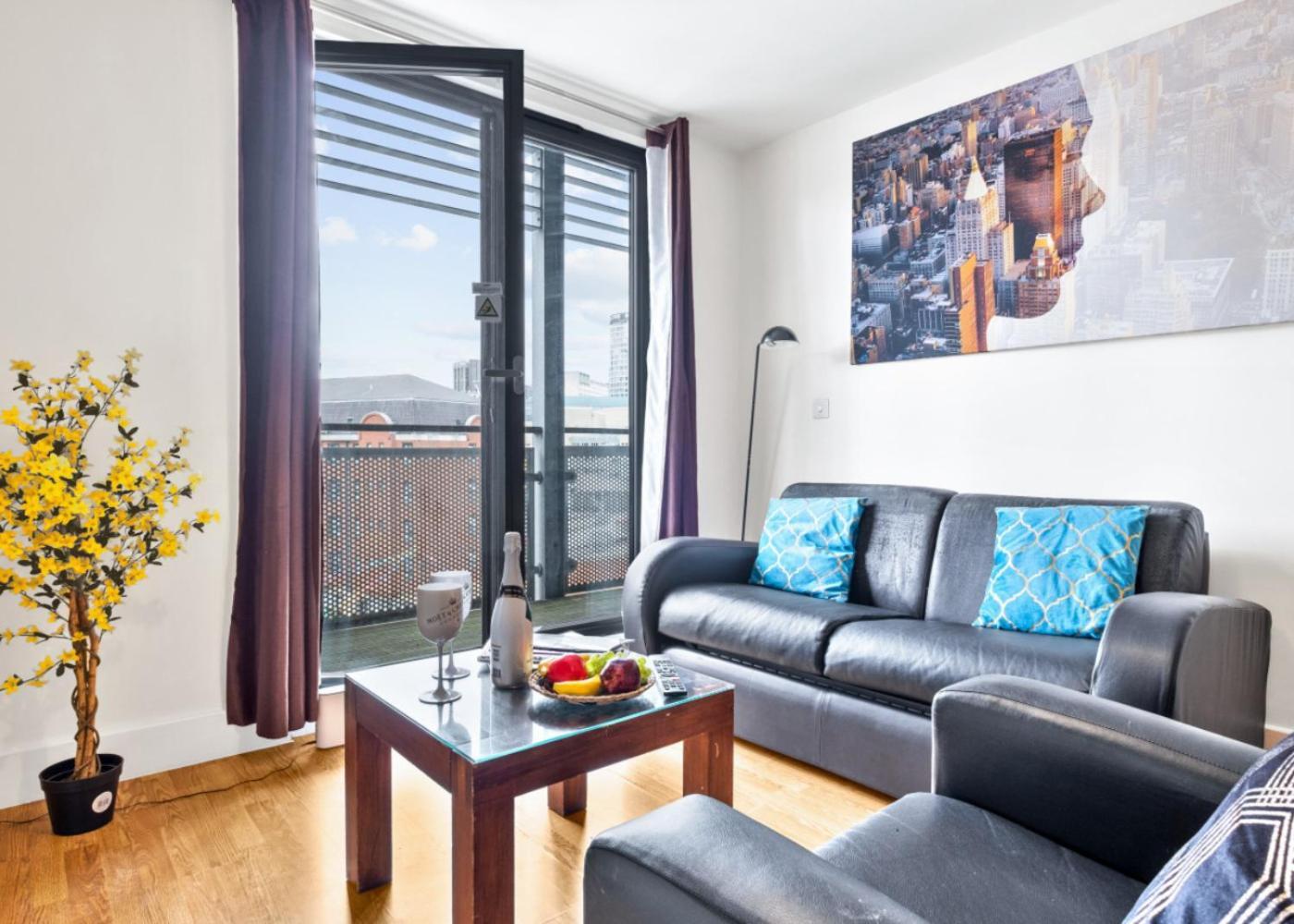 Chinatown - One Bed - Balcony - Secure Parking - Fast Wifi - Birmingham City Centre - 49A 외부 사진