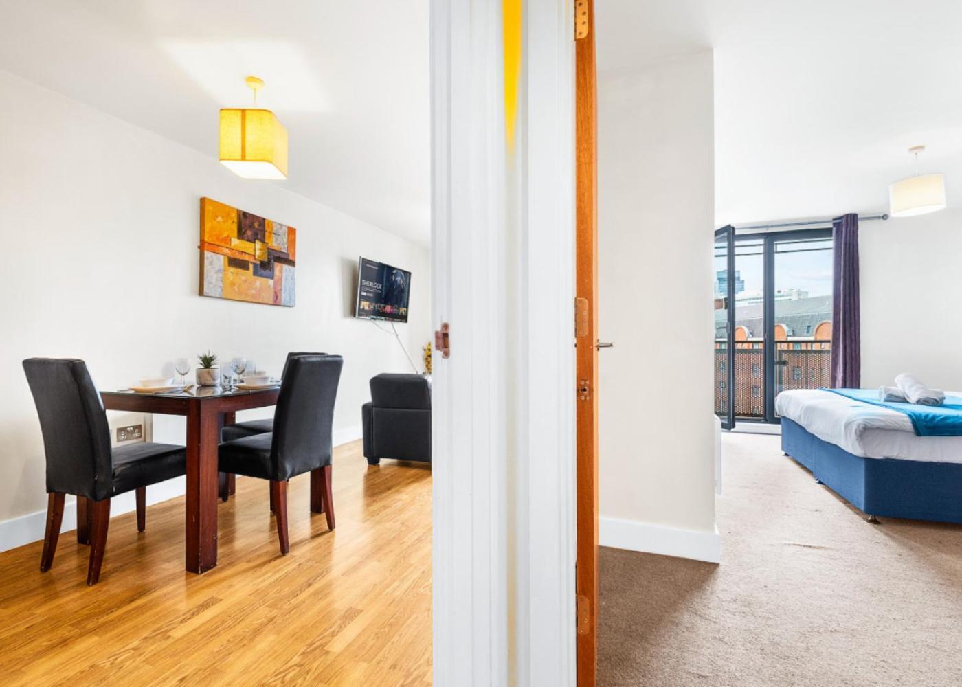Chinatown - One Bed - Balcony - Secure Parking - Fast Wifi - Birmingham City Centre - 49A 외부 사진